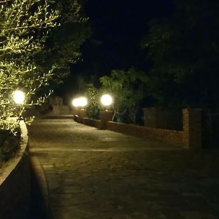بيت ضيافة La Torretta Di *