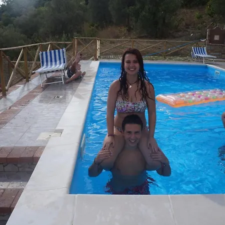 La Torretta Di بيت ضيافة بولّيكا